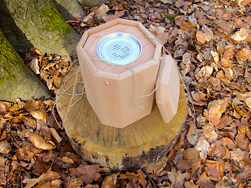 Die Urne Waldbestattung Baumbestattung