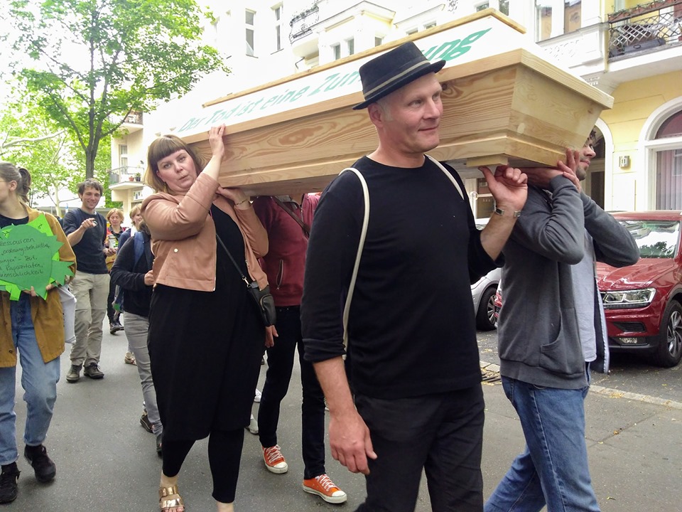 Sarg Trauer