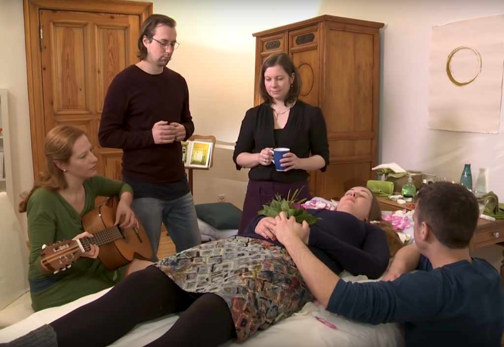 Zu Hause aufgebahrt